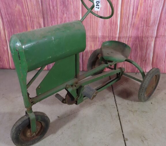 BLACK FRIDAY Bill & Lois Maloney Estate Farm Fresh ONLINE Antique Auction