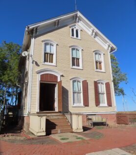 1800s Wataga, Illinois Farmhouse Architectural Salvage Auction