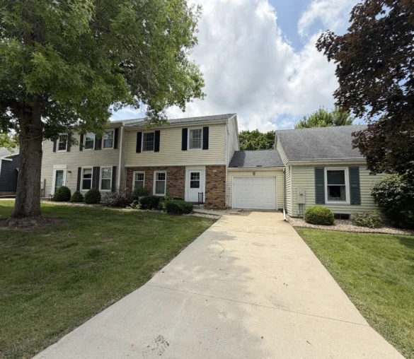 Online Only Real Estate Auction: 100 Arlington Drive, Macomb, IL